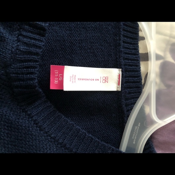 “Ugly” Christmas sweaters (2) - Picture 4 of 4